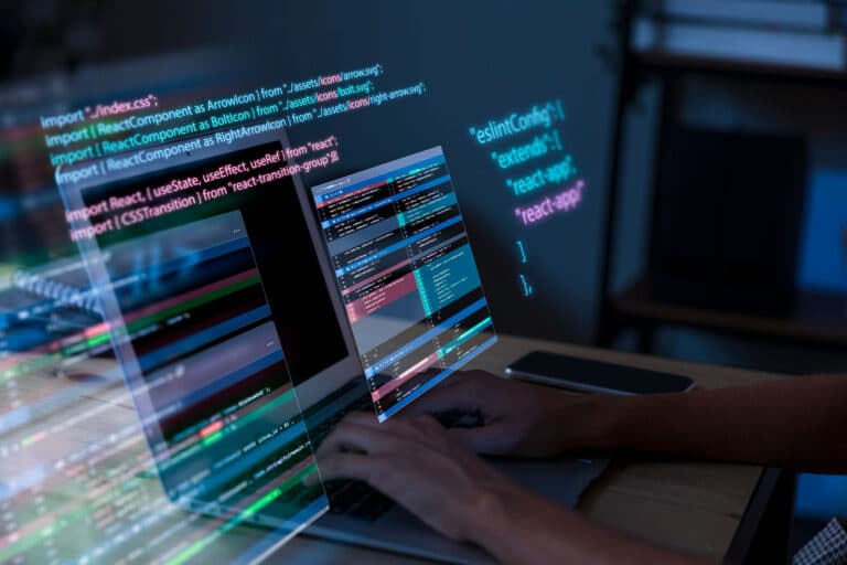 Desarrollador trabajando con código en pantalla durante la personalización de un constructor de página en WordPress